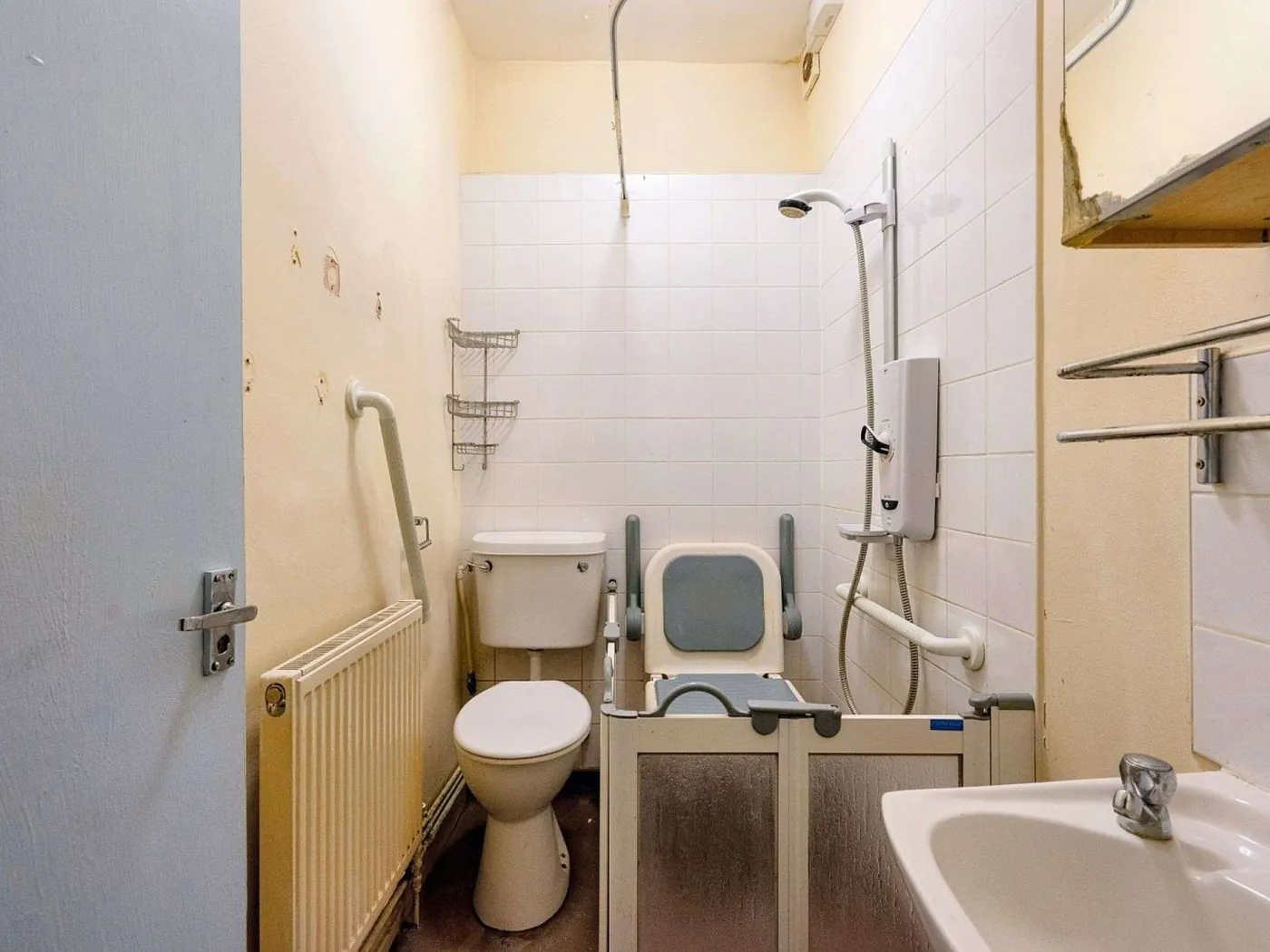 Original bathroom before the works